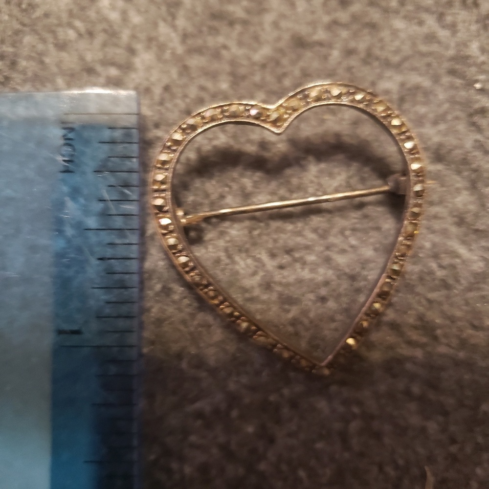 Vintage heart lapine pin